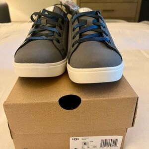 Big Boys Ugg shoes color grey size 6